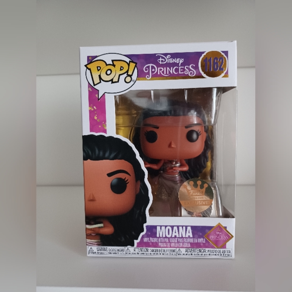 Disney Princess Moana Gold With Pin 1162 Vinyl Figure Funko Pop